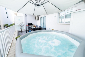 Sea Breeze, Spacious 2-Bedroom LUX Seaside Apartments